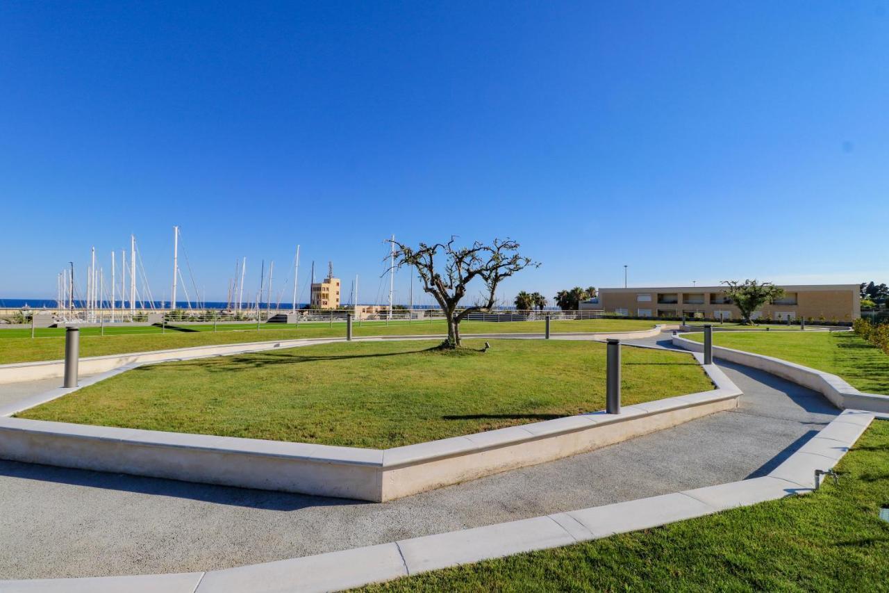 Апартаменти H11 Luxury 9A - Porto - Piscina - Jacuzzi Санто-Стефано-аль-Маре Екстер'єр фото