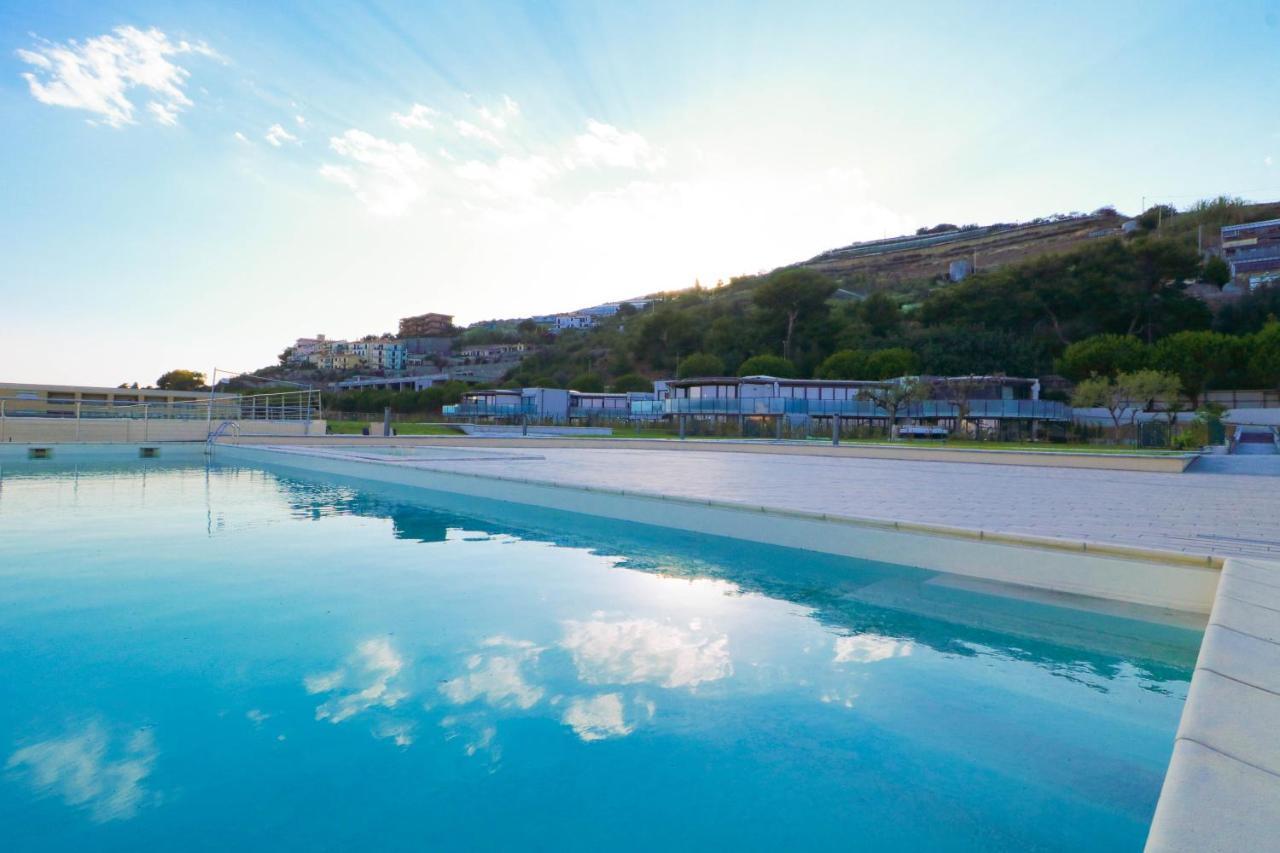 Апартаменти H11 Luxury 9A - Porto - Piscina - Jacuzzi Санто-Стефано-аль-Маре Екстер'єр фото