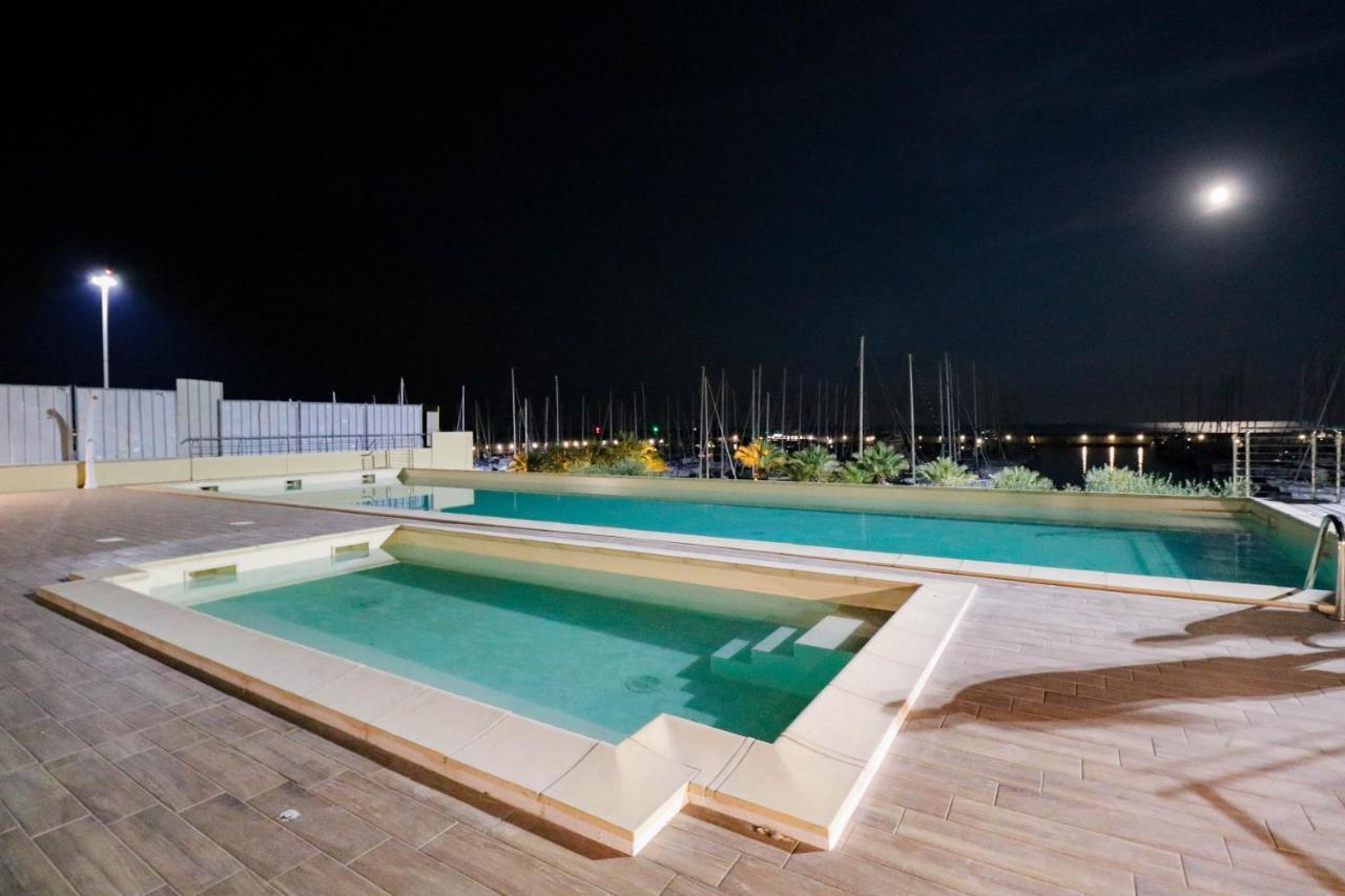 Апартаменти H11 Luxury 9A - Porto - Piscina - Jacuzzi Санто-Стефано-аль-Маре Екстер'єр фото